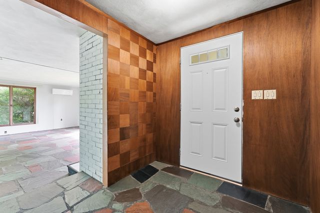 31 Woodcrest Road, Springfield, MA 01129