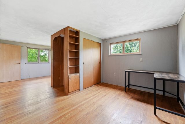 31 Woodcrest Road, Springfield, MA 01129