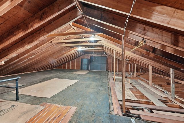 31 Woodcrest Road, Springfield, MA 01129
