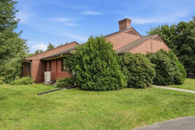 31 Woodcrest Road, Springfield, MA 01129