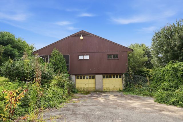 31 Woodcrest Road, Springfield, MA 01129