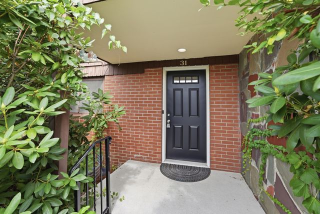 31 Woodcrest Road, Springfield, MA 01129
