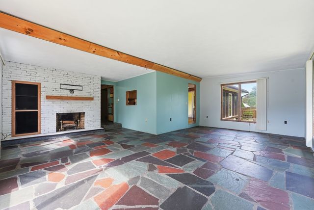 31 Woodcrest Road, Springfield, MA 01129