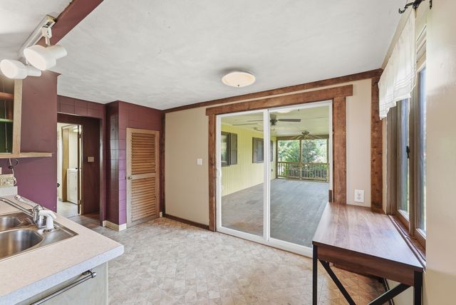31 Woodcrest Road, Springfield, MA 01129