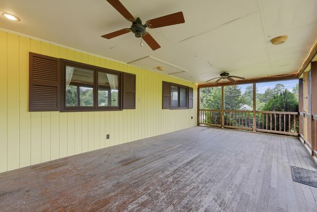 31 Woodcrest Road, Springfield, MA 01129