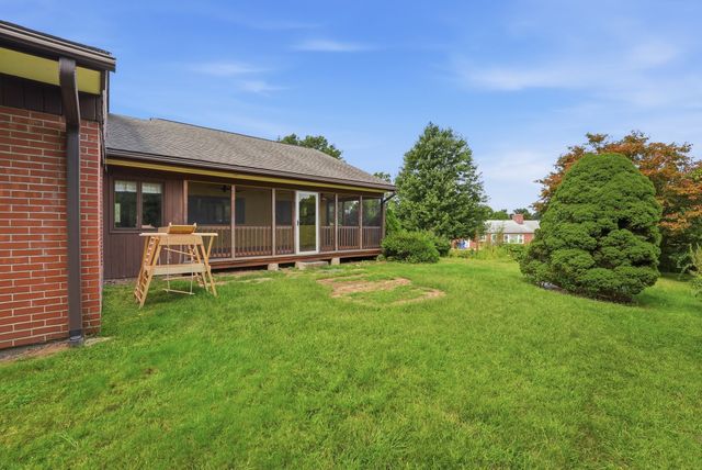 31 Woodcrest Road, Springfield, MA 01129