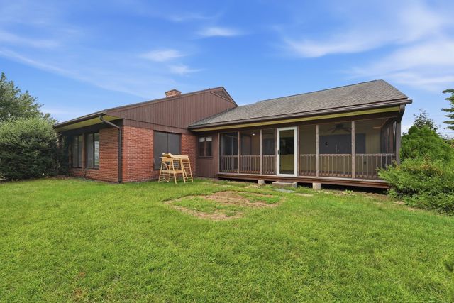 31 Woodcrest Road, Springfield, MA 01129