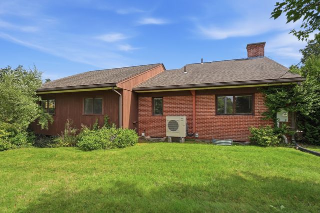 31 Woodcrest Road, Springfield, MA 01129