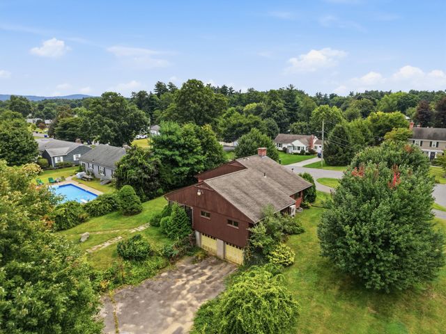 31 Woodcrest Road, Springfield, MA 01129