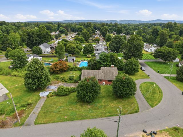 31 Woodcrest Road, Springfield, MA 01129