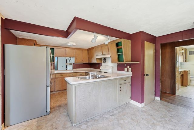 31 Woodcrest Road, Springfield, MA 01129