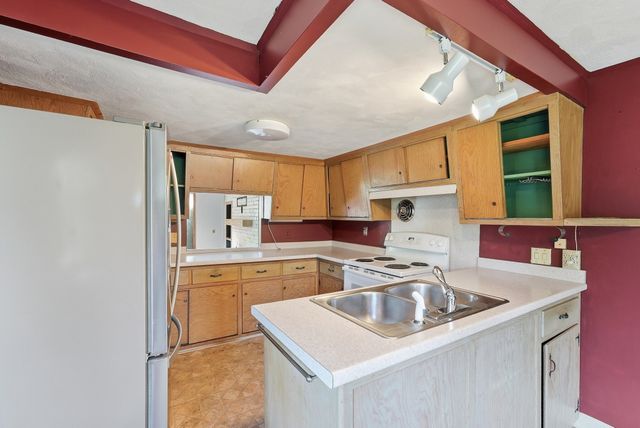 31 Woodcrest Road, Springfield, MA 01129