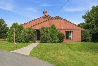 31 Woodcrest Road, Springfield, MA 01129