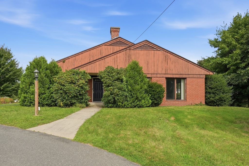 31 Woodcrest Road, Springfield, MA 01129
