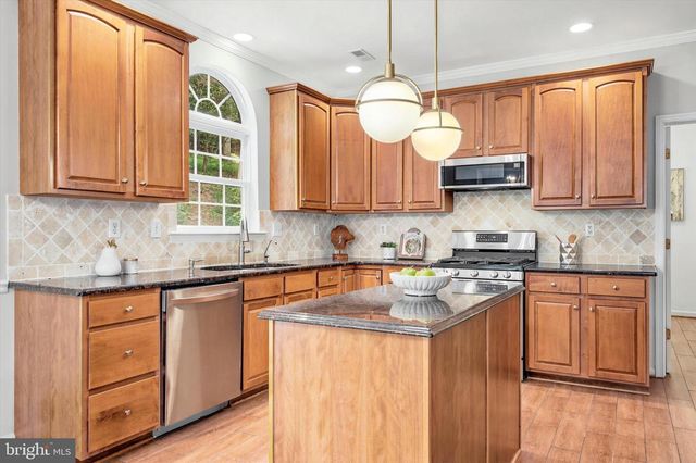 24 WHITE WOODS LN, Malvern, PA 19355