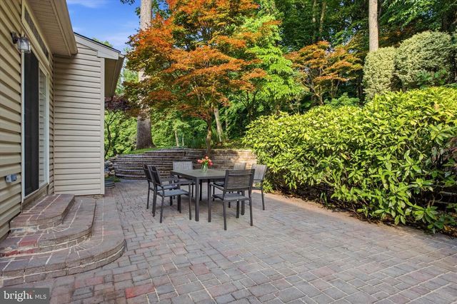 24 WHITE WOODS LN, Malvern, PA 19355