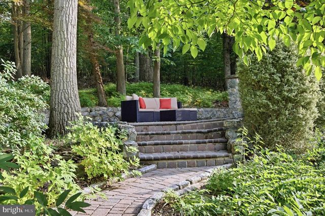 24 WHITE WOODS LN, Malvern, PA 19355