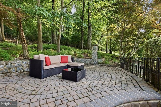 24 WHITE WOODS LN, Malvern, PA 19355