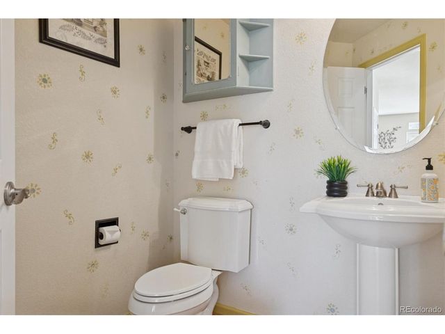 8367 Hackamore Rd, Littleton, CO 80125