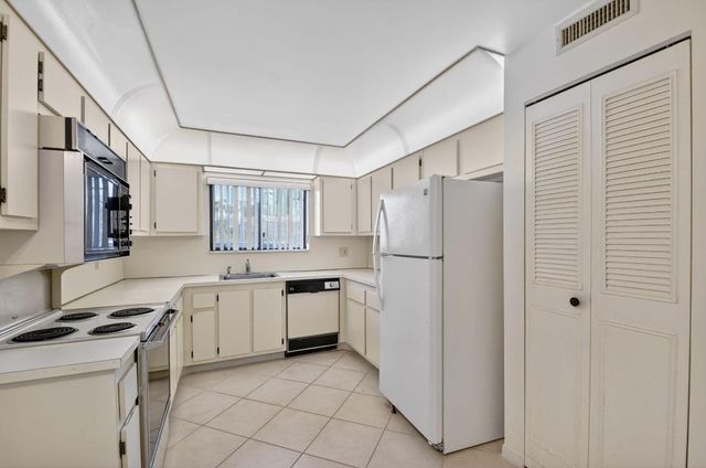 7770 Tahiti Lane 102, Lake Worth, FL 33467