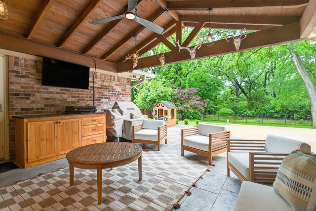 2932 S Creekwood Drive, Grapevine, TX 76051