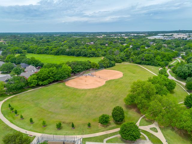 2932 S Creekwood Drive, Grapevine, TX 76051