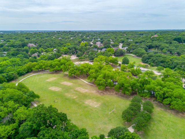 2932 S Creekwood Drive, Grapevine, TX 76051