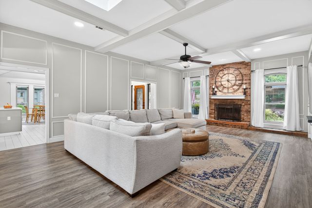 2932 S Creekwood Drive, Grapevine, TX 76051