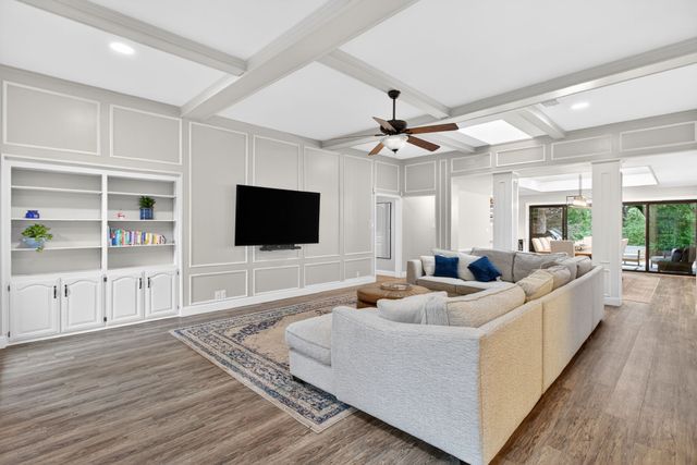 2932 S Creekwood Drive, Grapevine, TX 76051