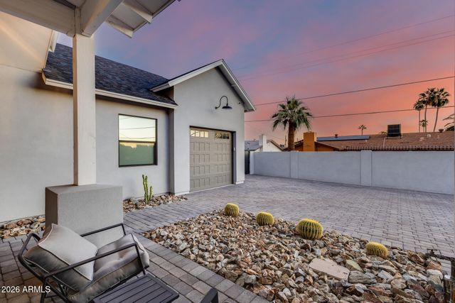 8211 N 17TH Avenue, Phoenix, AZ 85021