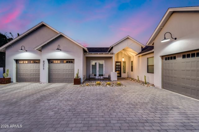 8211 N 17TH Avenue, Phoenix, AZ 85021