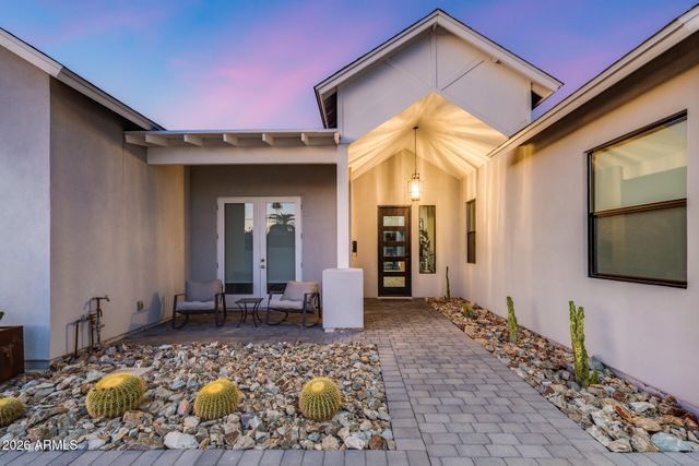 8211 N 17TH Avenue, Phoenix, AZ 85021