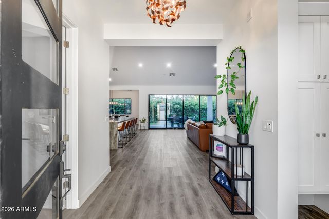 8211 N 17TH Avenue, Phoenix, AZ 85021
