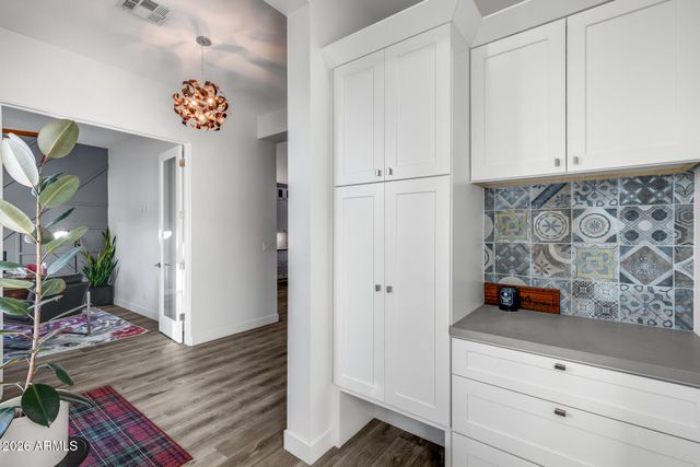 8211 N 17TH Avenue, Phoenix, AZ 85021