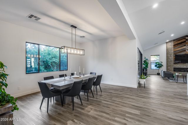 8211 N 17TH Avenue, Phoenix, AZ 85021