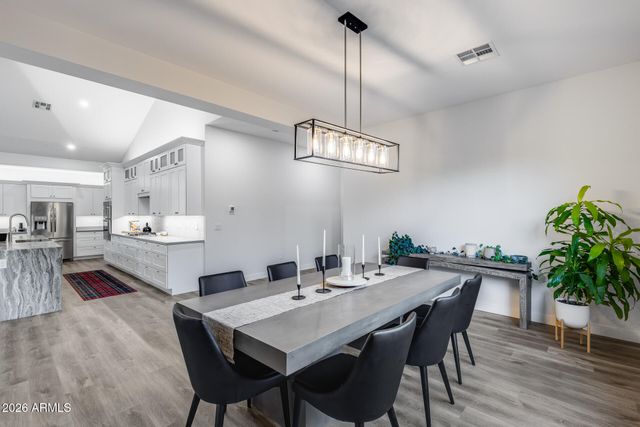 8211 N 17TH Avenue, Phoenix, AZ 85021