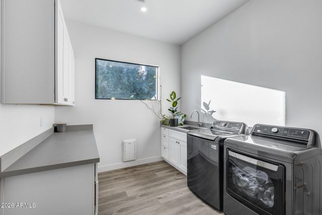 8211 N 17TH Avenue, Phoenix, AZ 85021