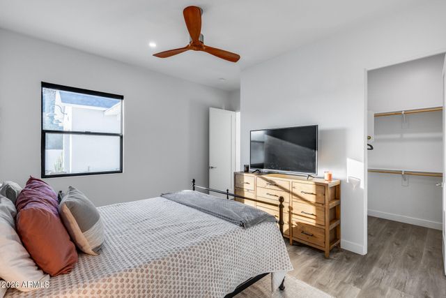 8211 N 17TH Avenue, Phoenix, AZ 85021