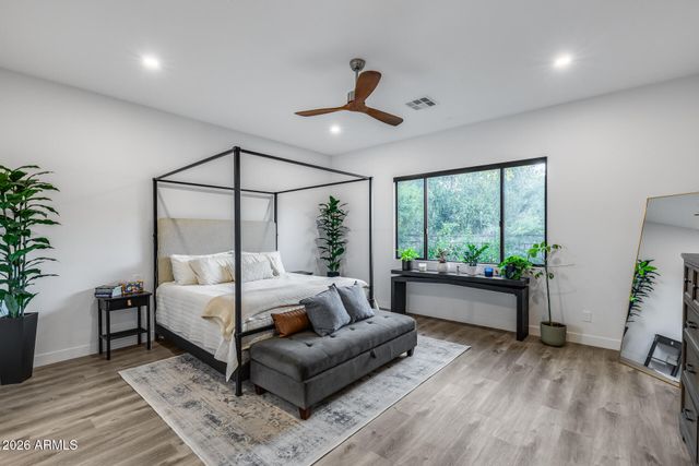 8211 N 17TH Avenue, Phoenix, AZ 85021