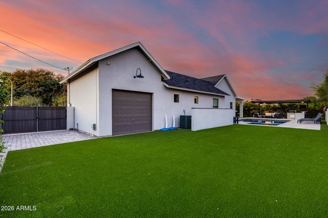8211 N 17TH Avenue, Phoenix, AZ 85021