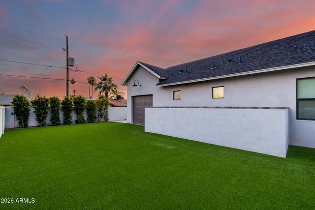 8211 N 17TH Avenue, Phoenix, AZ 85021