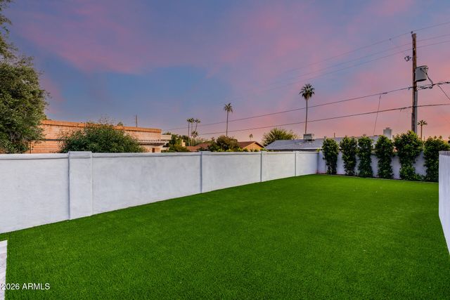 8211 N 17TH Avenue, Phoenix, AZ 85021