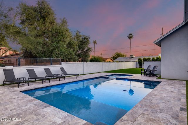 8211 N 17TH Avenue, Phoenix, AZ 85021