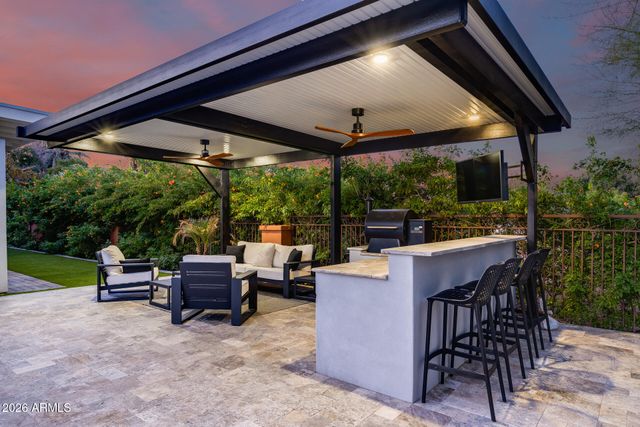 8211 N 17TH Avenue, Phoenix, AZ 85021