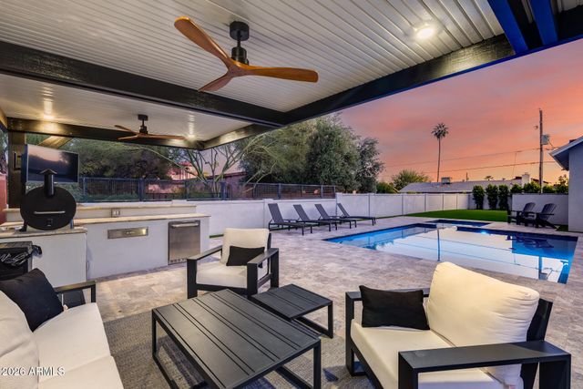 8211 N 17TH Avenue, Phoenix, AZ 85021