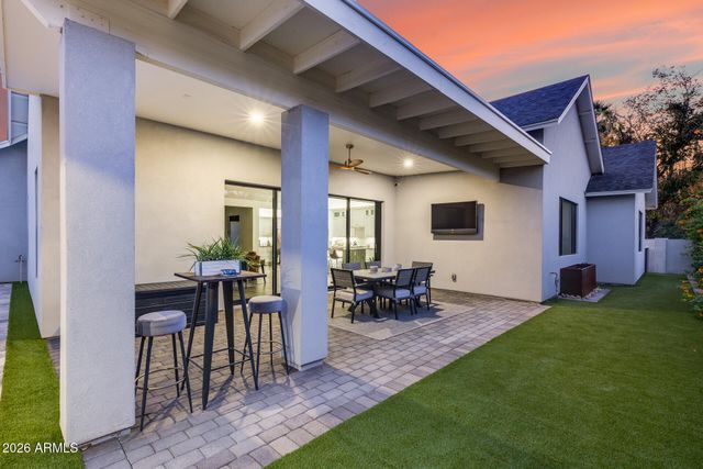 8211 N 17TH Avenue, Phoenix, AZ 85021