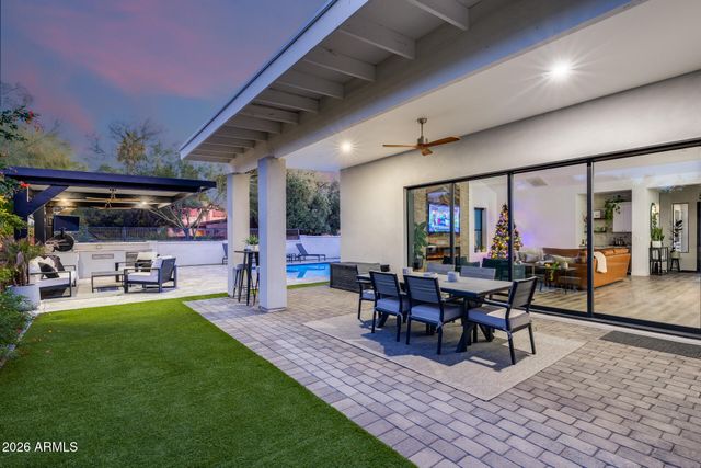 8211 N 17TH Avenue, Phoenix, AZ 85021