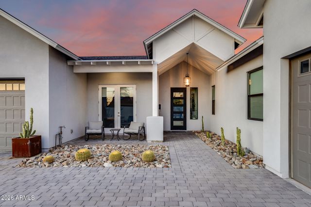 8211 N 17TH Avenue, Phoenix, AZ 85021