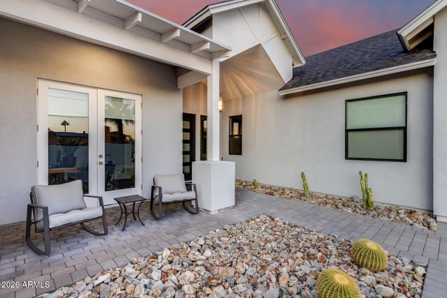 8211 N 17TH Avenue, Phoenix, AZ 85021