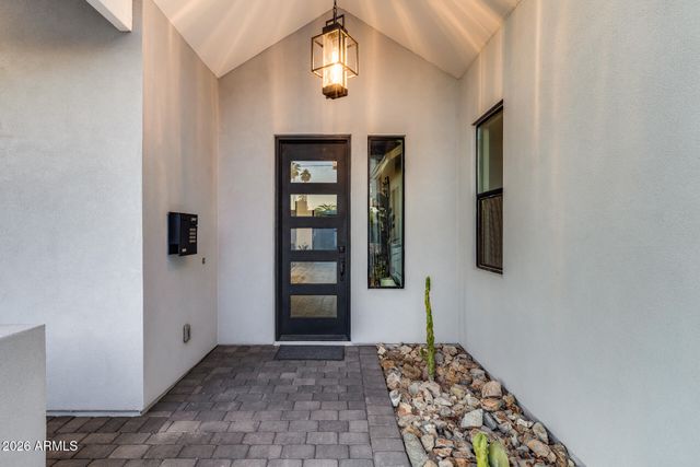 8211 N 17TH Avenue, Phoenix, AZ 85021